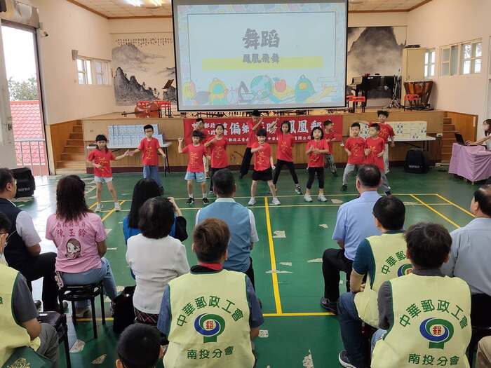 偏鄉送暖、鳳凰郵愛~