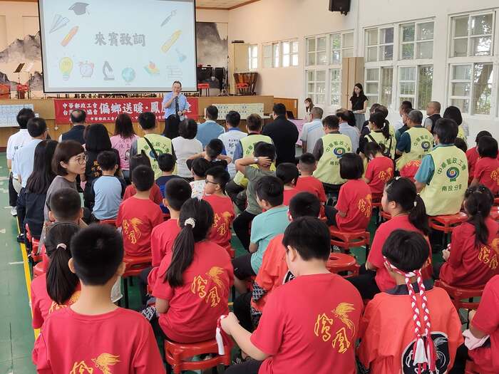 偏鄉送暖、鳳凰郵愛~