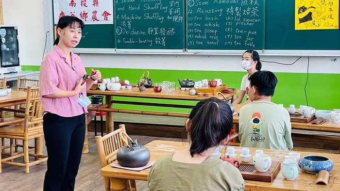 恭喜本校5名學生通過111年度鹿谷鄉小小泡茶師認證圖片