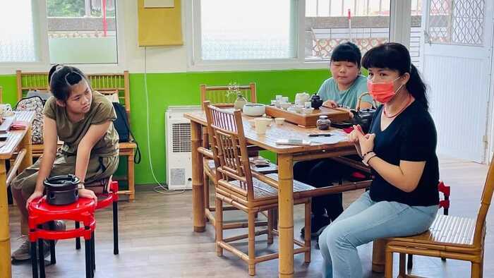 恭喜本校5名學生通過111年度鹿谷鄉小小泡茶師認證圖片
