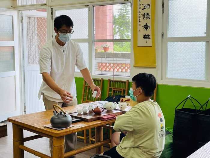 恭喜本校5名學生通過111年度鹿谷鄉小小泡茶師認證圖片